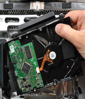 Compudoc installing a hard drive. Compudoc installing a hard drive.